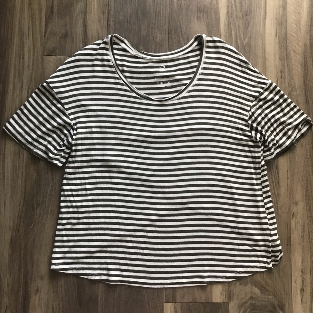 Barre3 Short Sleeve Tee Crossback Olive and Cream